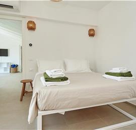 4 bedroom villa with pool, Castellammare del Golfo, sleeps 8-10